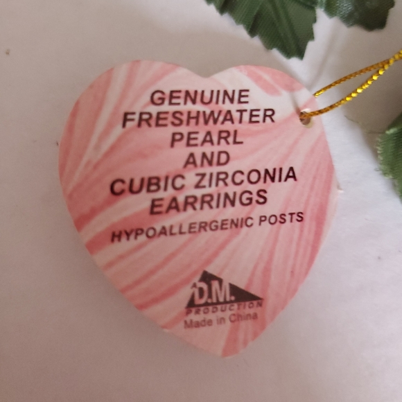 2 Earrings Set in Velvet Rose Jewelry Box Stem - Picture 10 of 12